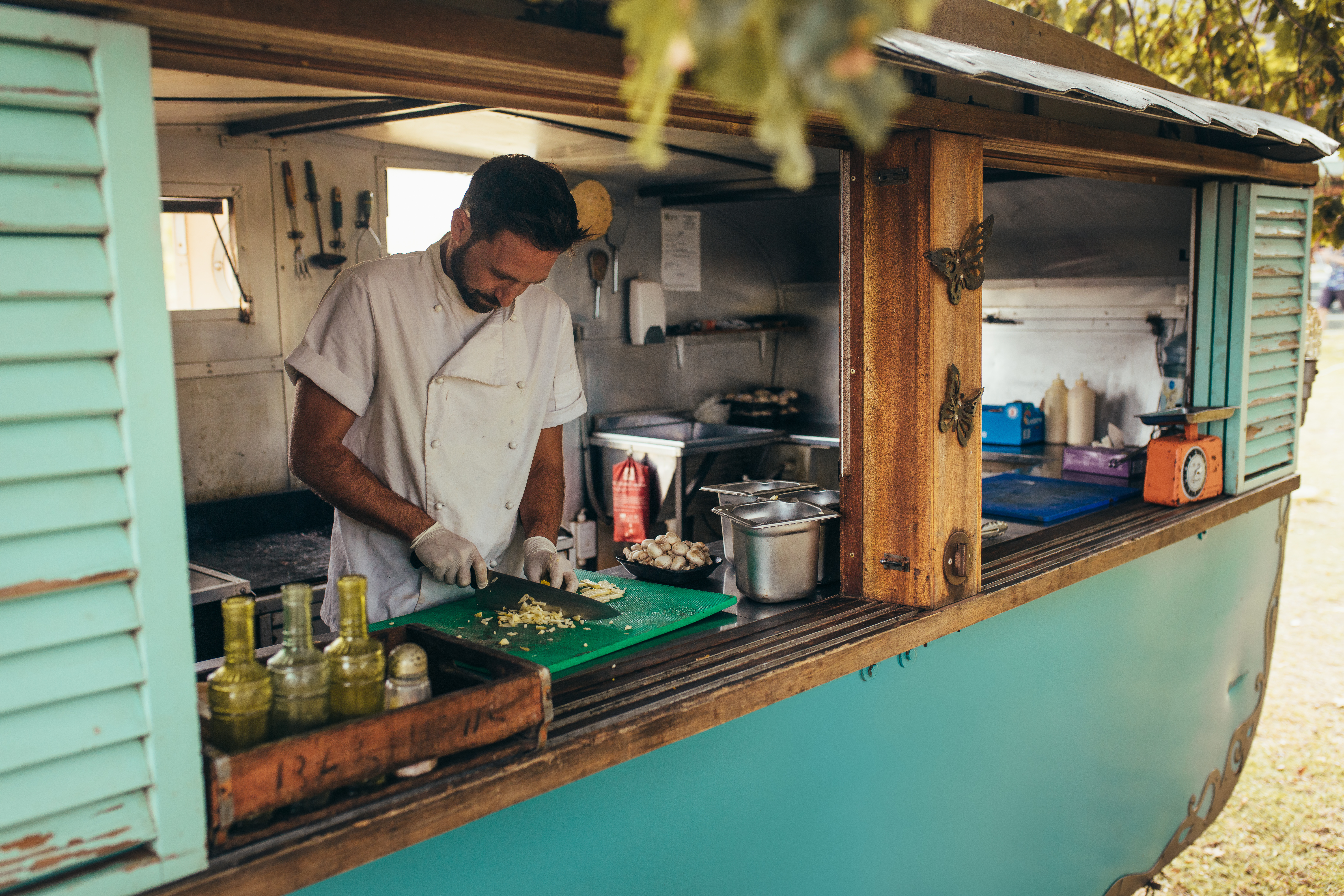 Taking Business On the Road: The Top Benefits of Starting a Food Truck Business