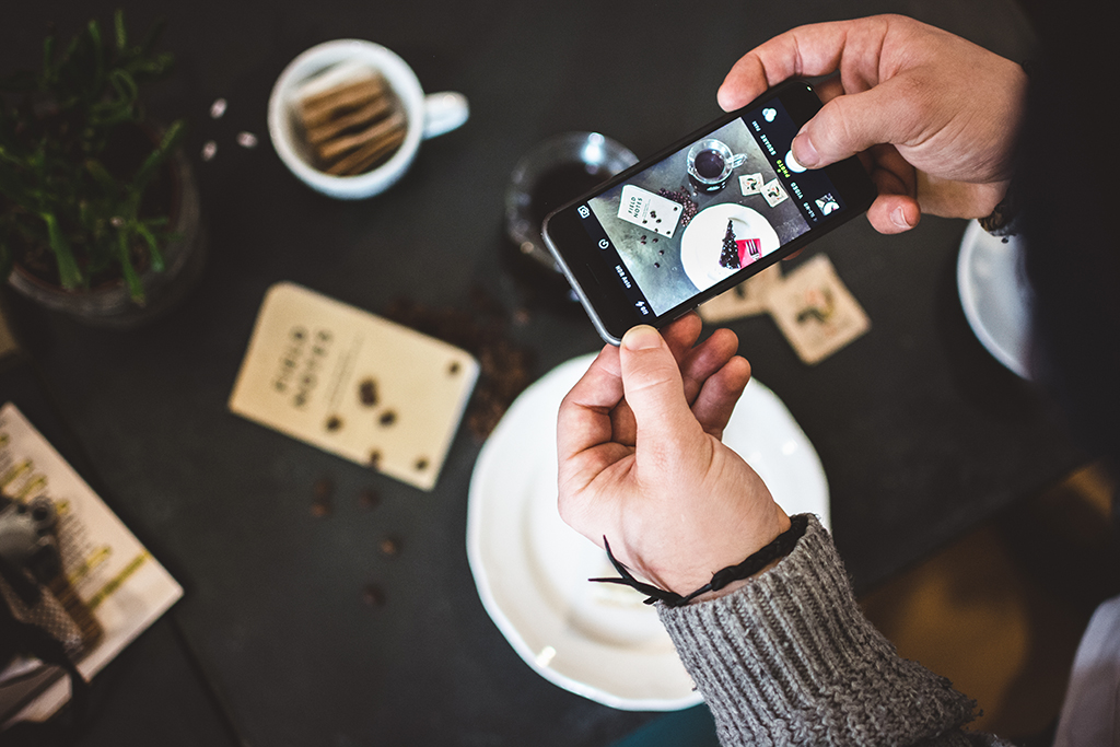 7 Essential Tips for Food Truck Advertising on Social Media